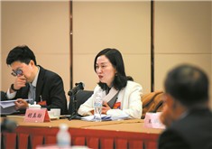 胡真舫委员在小组讨论时，聚焦促进消费增长积极献策。