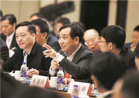 抢麦发言