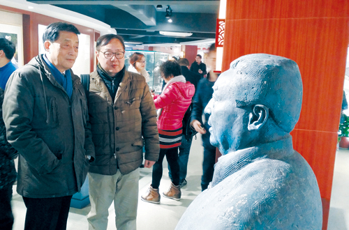 阮文龙委员：身残志坚 别样人生