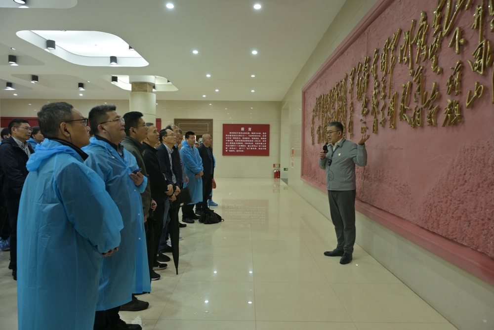 202505278委员们正在听取黄洋界保卫战依靠群众求胜利微党课