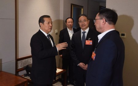 省政协领导看望委员