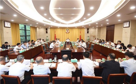 省政协党组理论学习中心组举行专题学习会  廉毅敏主持并讲话