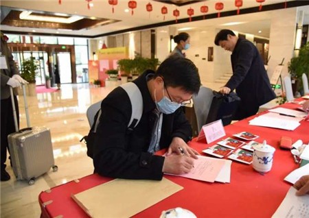 委员报道
