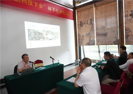 送科技下乡