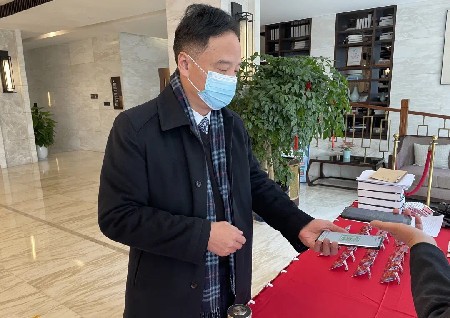 委员报到