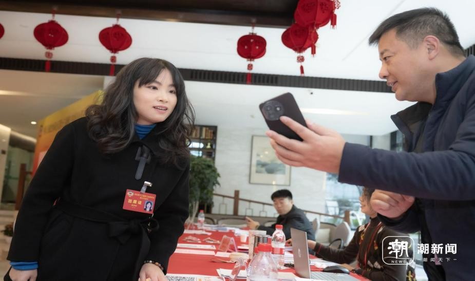 省政协委员陆续报到