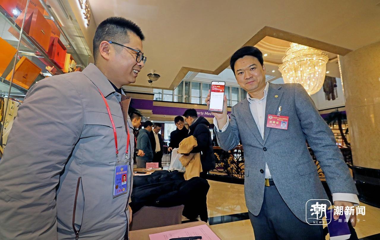 省政协委员陆续报到