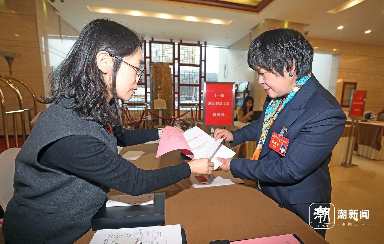 省政协委员陆续报到