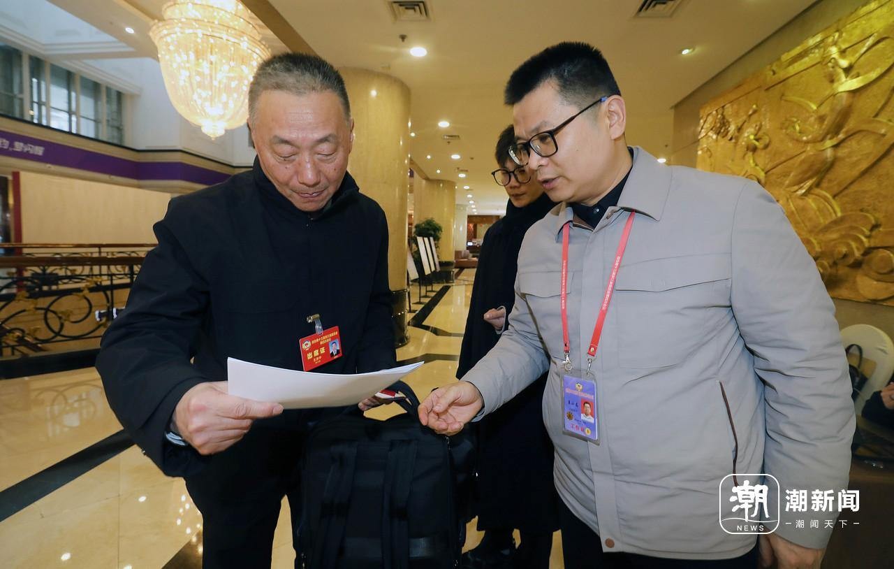 省政协委员陆续报到