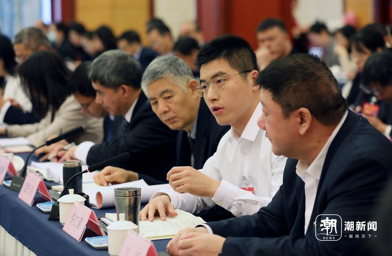 省政协委员分组讨论政府工作报告