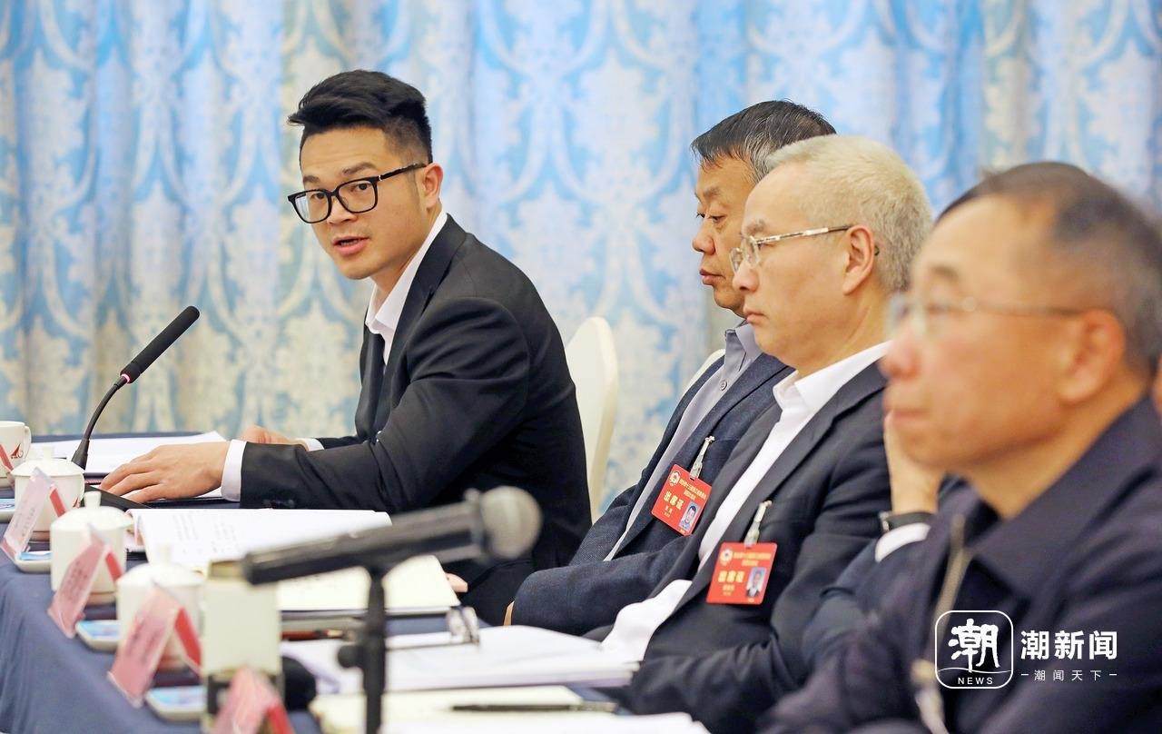 省政协委员分组讨论政府工作报告