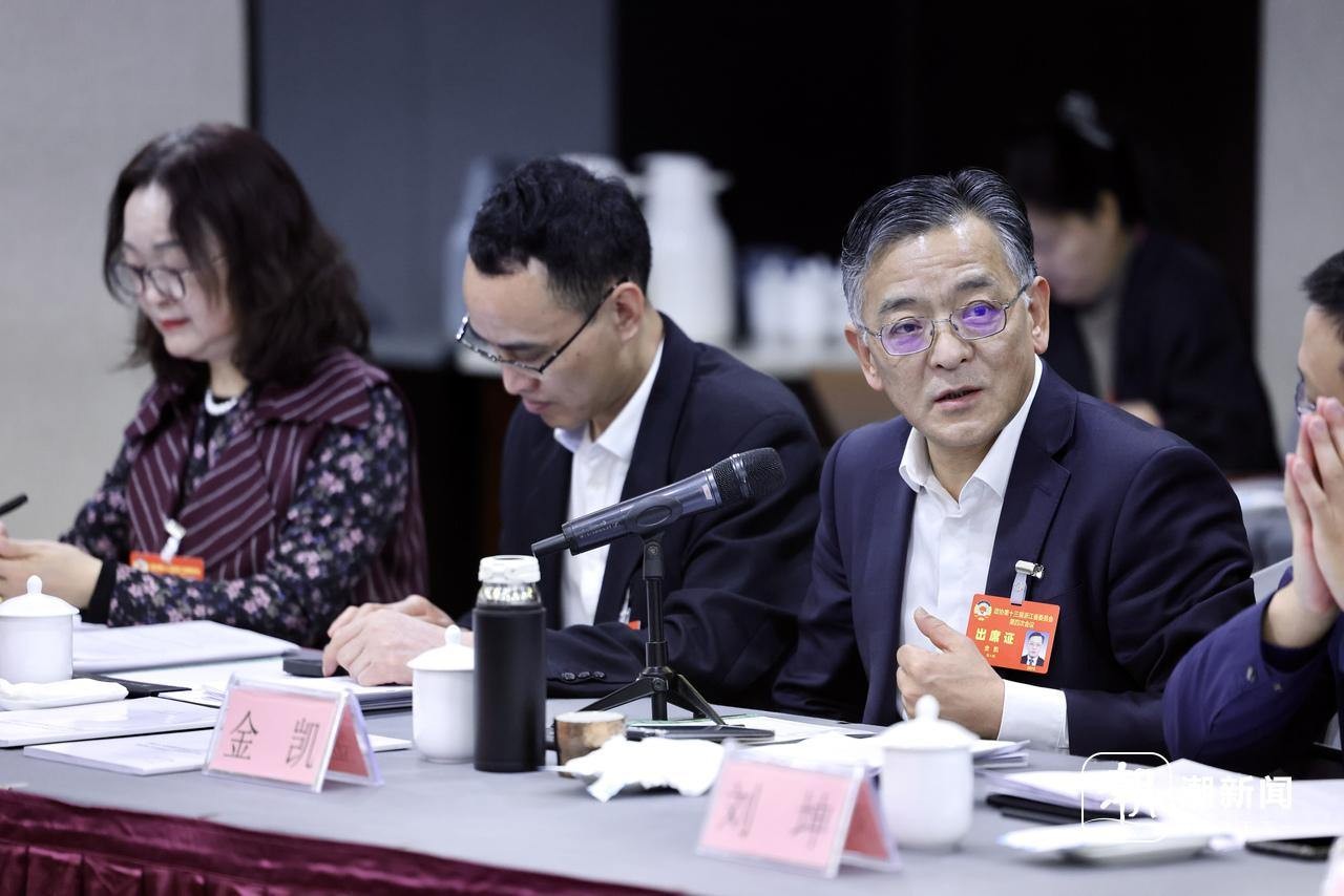 省政协委员分组讨论政府工作报告